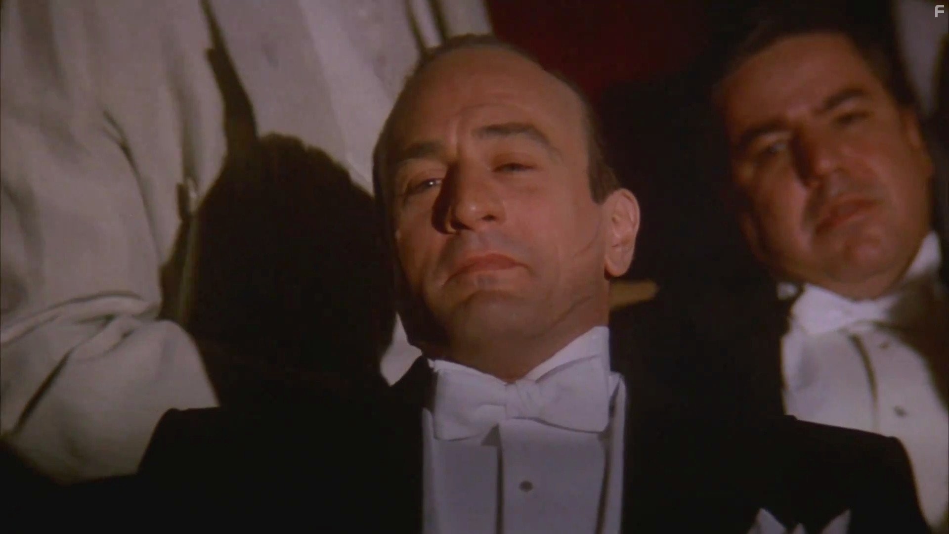 Robert De Niro and Clem Caserta in Неприкасаемые (1987)