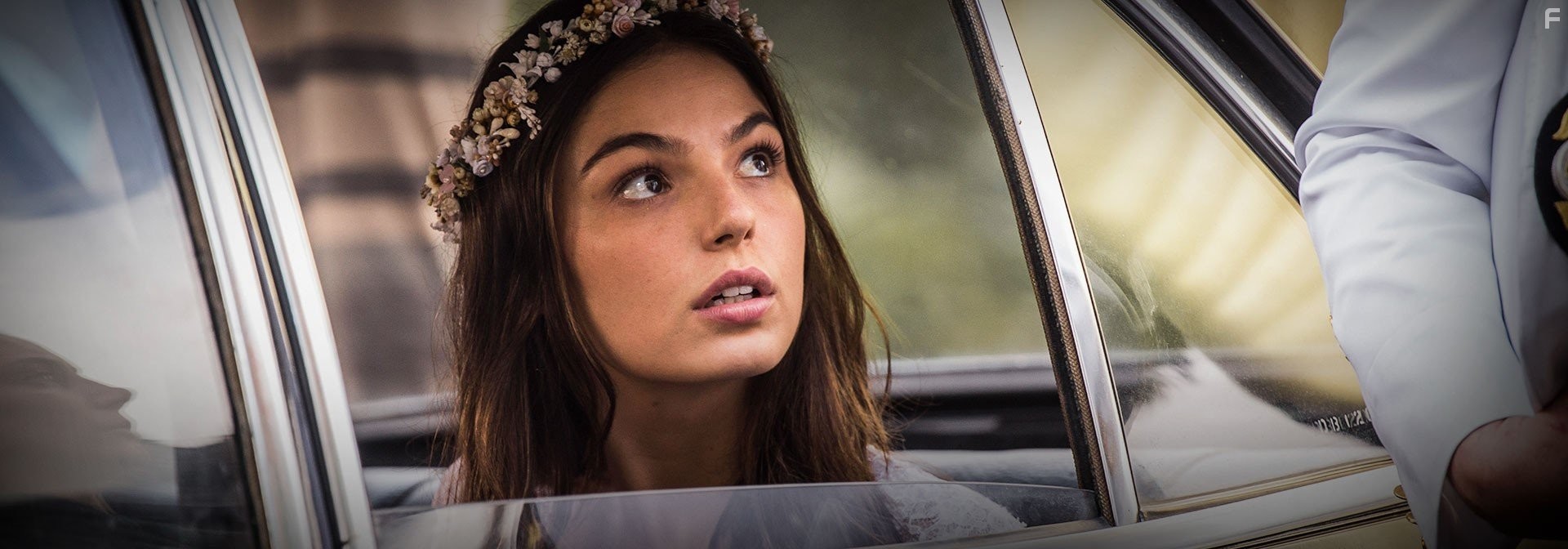 Isis Valverde in Boogie Oogie (2014)