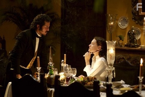 John Leguizamo and Giovanna Mezzogiorno in Любовь во время холеры (2007)