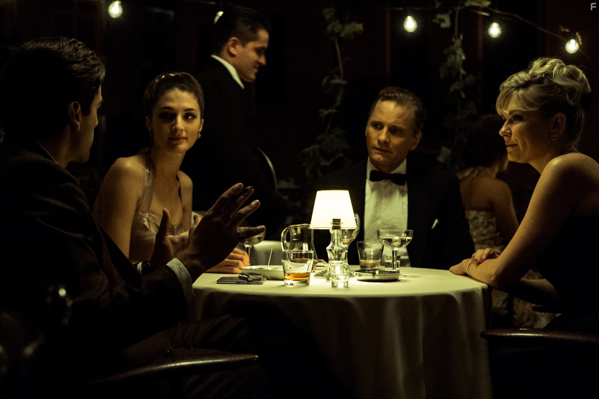 Kirsten Dunst, Viggo Mortensen, Daisy Bevan, and Oscar Isaac in Два лика января (2014)