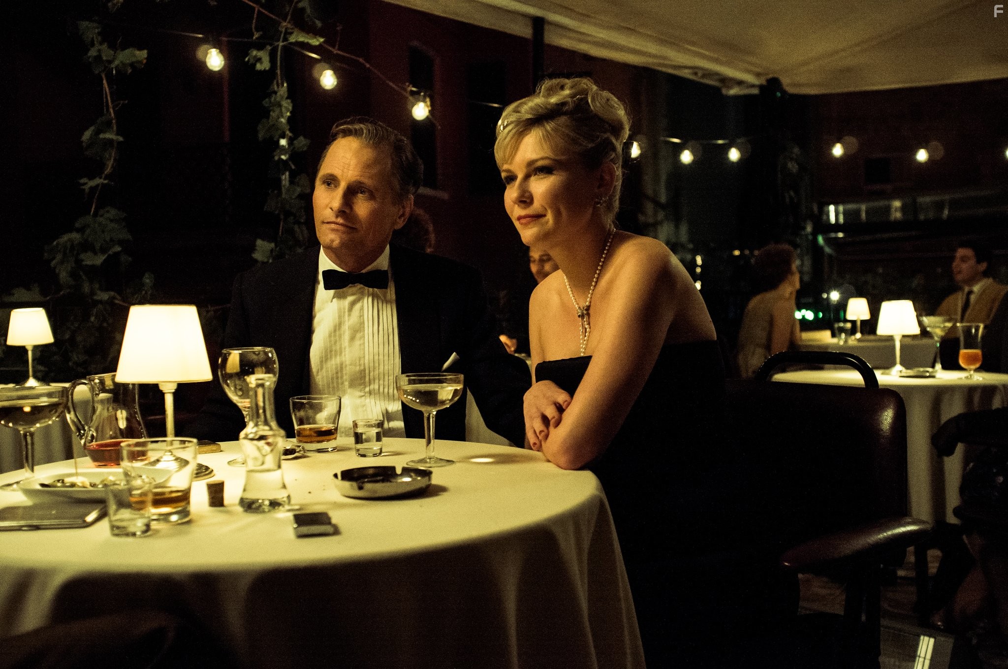 Kirsten Dunst and Viggo Mortensen in Два лика января (2014)