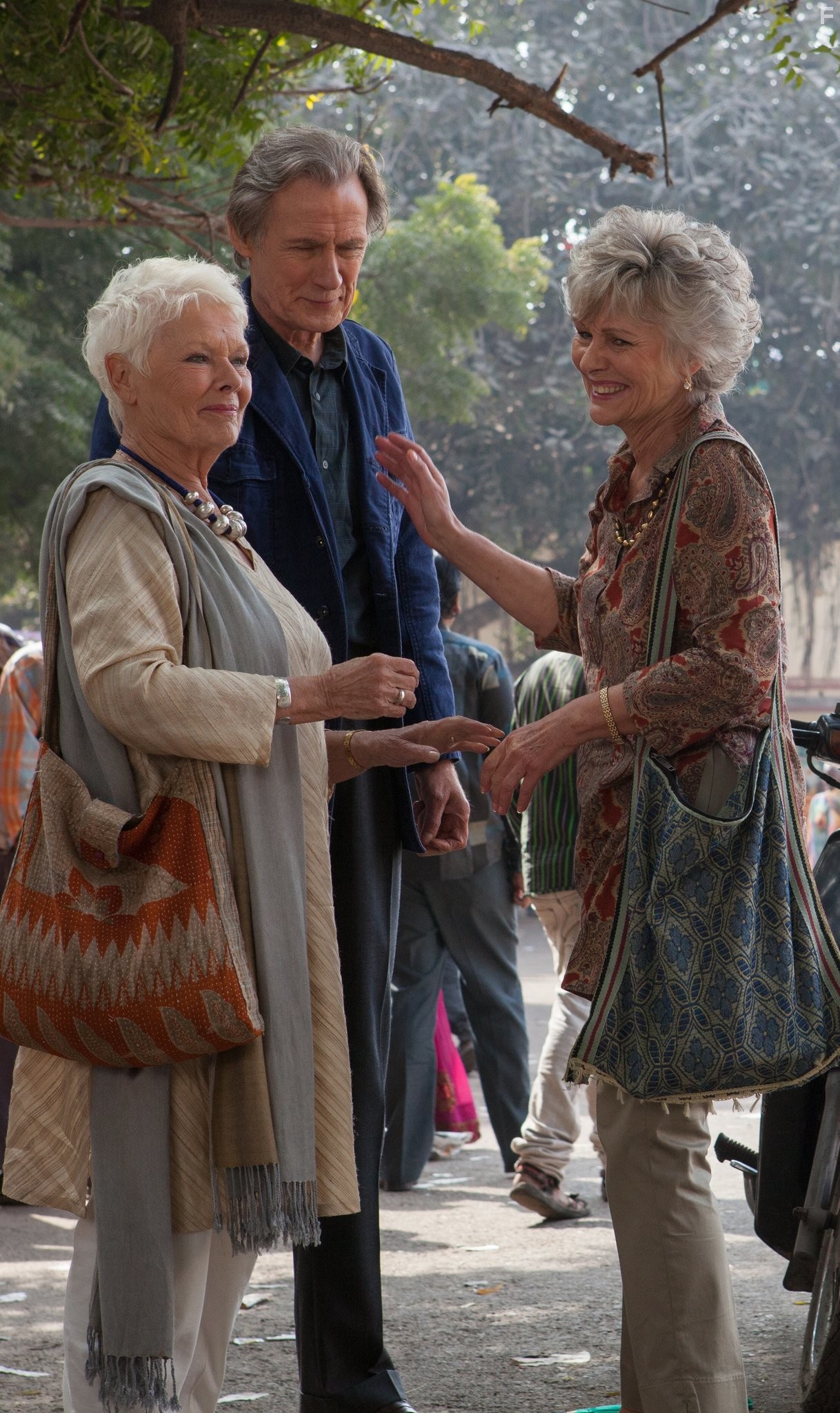 Judi Dench, Diana Hardcastle, and Bill Nighy in Отель Мэриголд: Лучший из экзотических 2 (2015)
