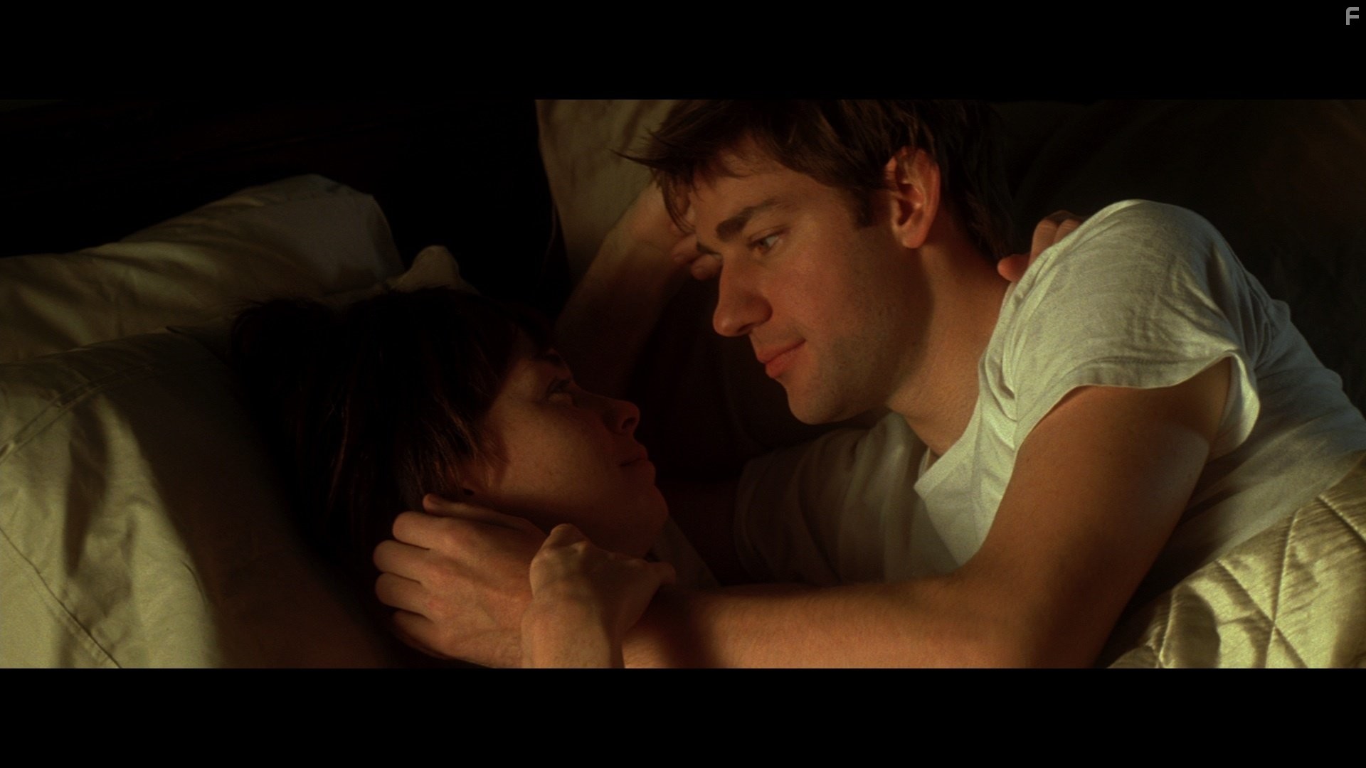 Julianne Nicholson and John Krasinski in Короткие интервью с подонками (2009)