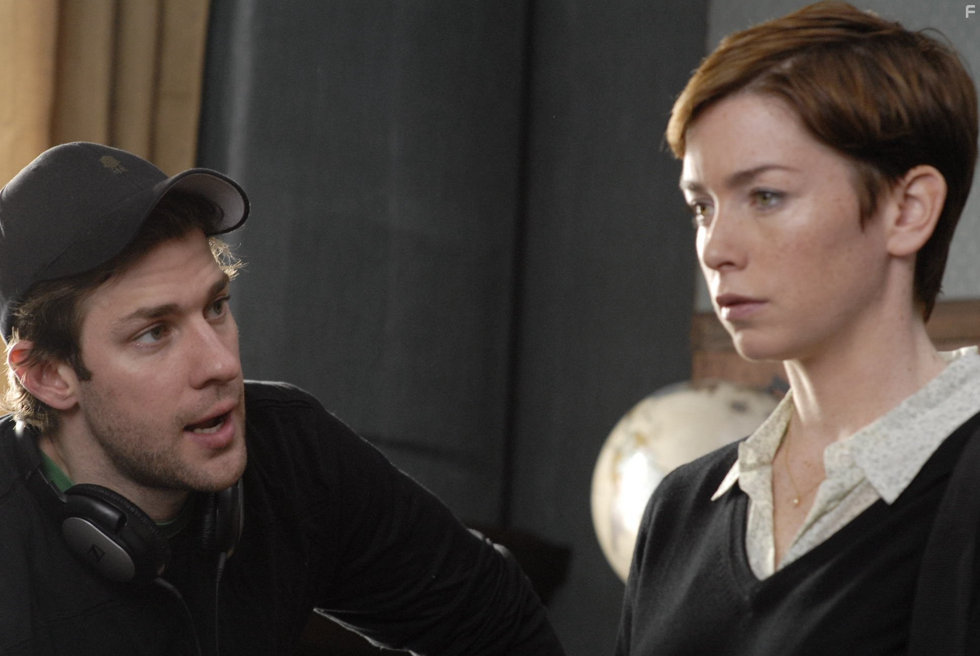 Julianne Nicholson and John Krasinski in Короткие интервью с подонками (2009)
