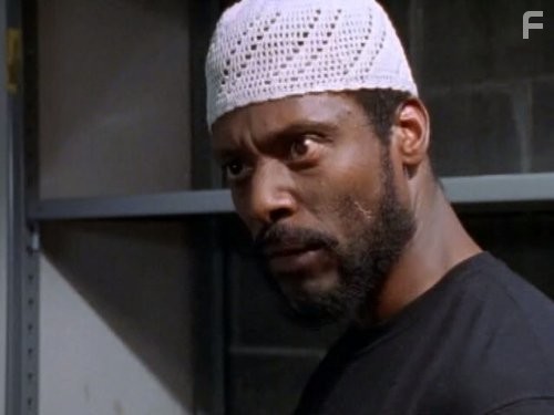 Eamonn Walker in Тюрьма Оз (1997)