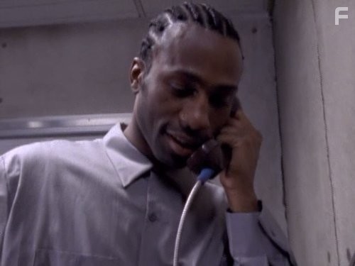 Leon in Тюрьма Оз (1997)