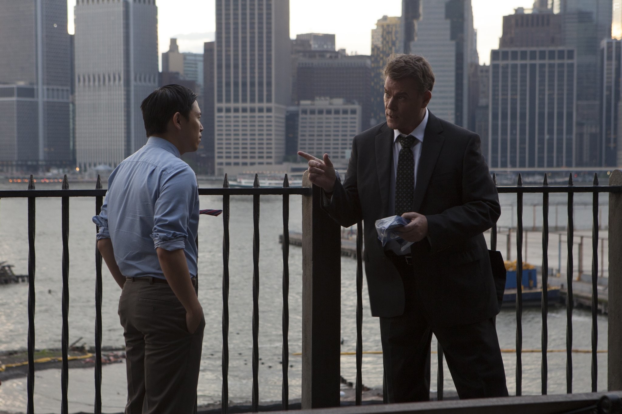 Ray Liotta and Jin Au-Yeung in Месть зеленых драконов (2014)