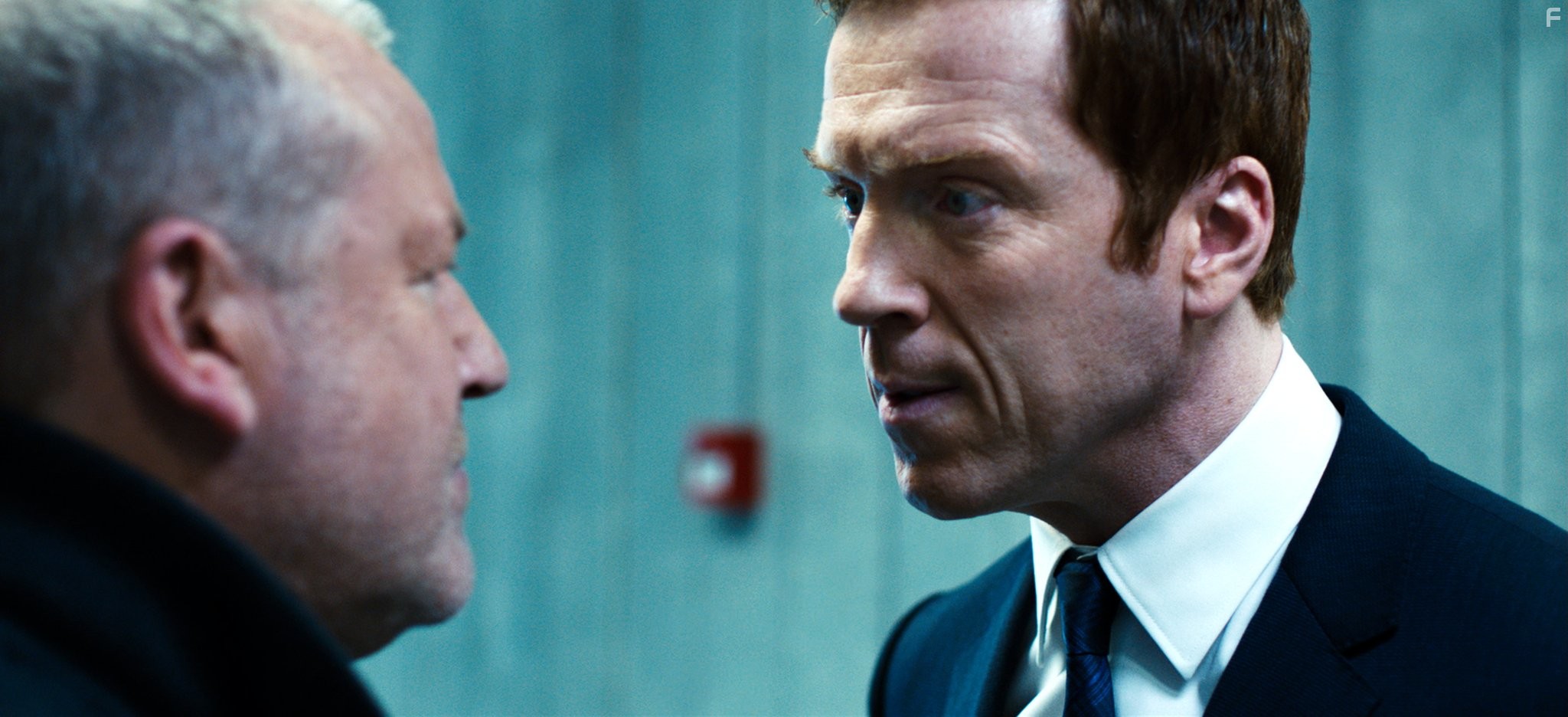Damian Lewis and Ray Winstone in Летучий отряд Скотланд-Ярда (2012)