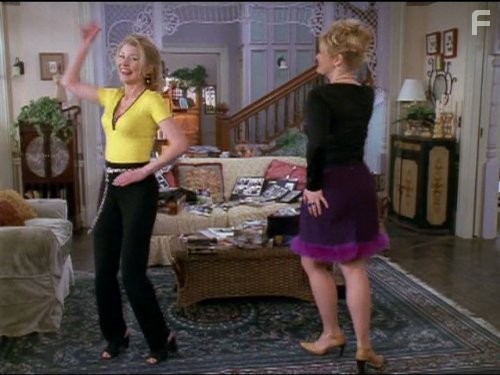 Caroline Rhea and Beth Broderick in Сабрина - маленькая ведьма (1996)