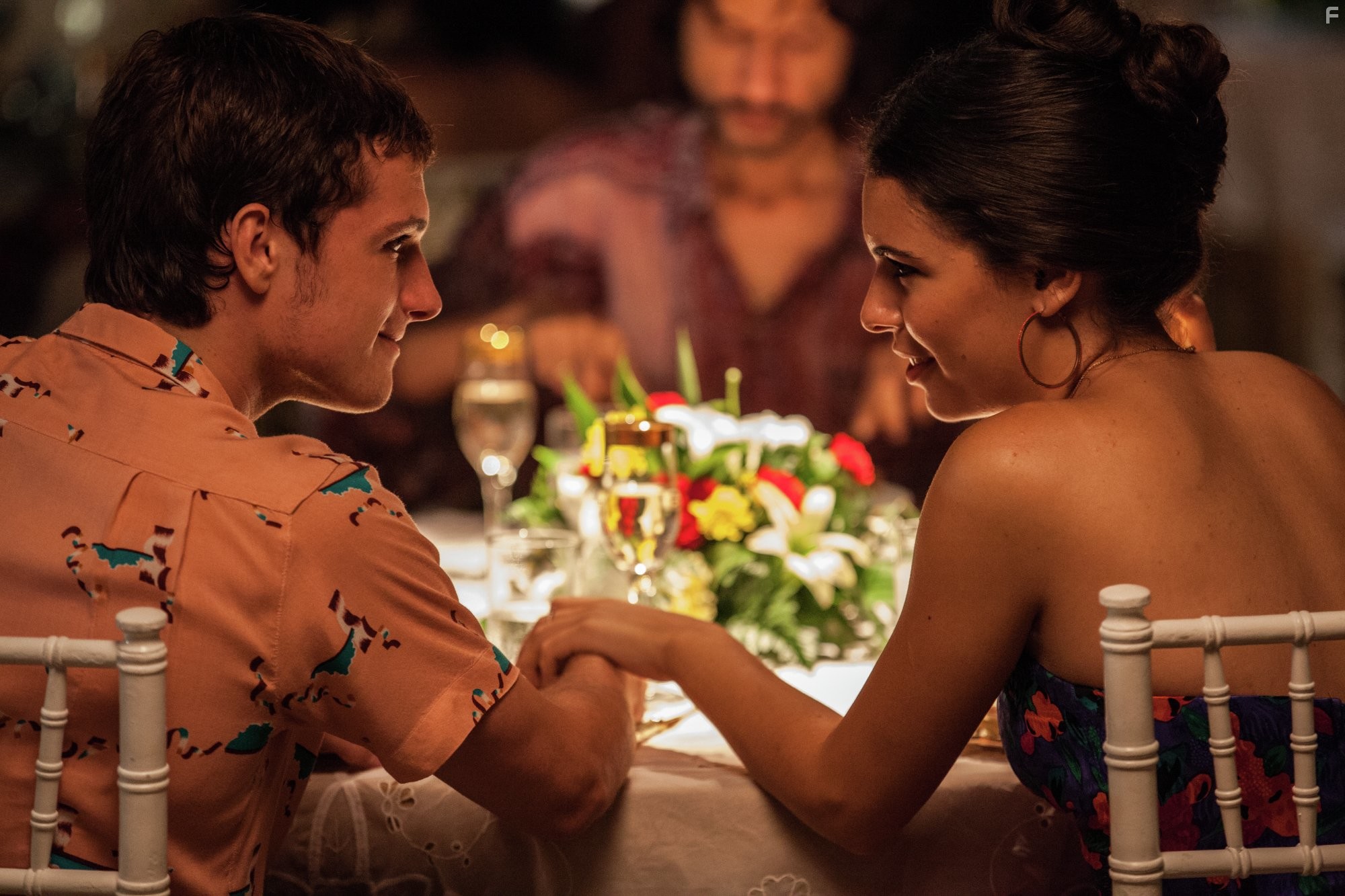 Josh Hutcherson and Claudia Traisac in Потерянный рай (2014)
