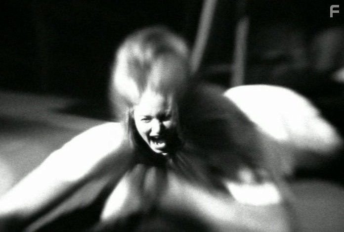 Kristen Cloke in Тысячелетие (1996)