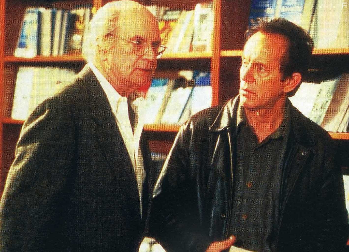 Lance Henriksen and Charles Nelson Reilly in Тысячелетие (1996)