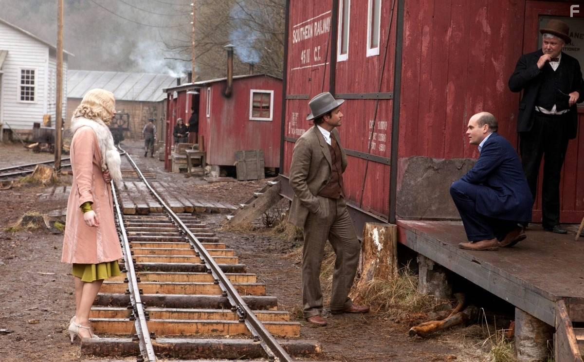 Bradley Cooper and Jennifer Lawrence in Serena (2014)