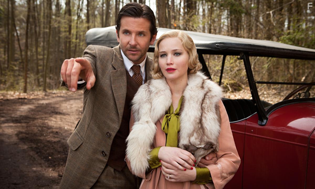 Bradley Cooper and Jennifer Lawrence in Serena (2014)