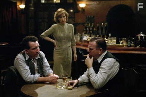 Timothy Spall, Eddie Marsan, and Juliet Stevenson in Последний палач (2005)