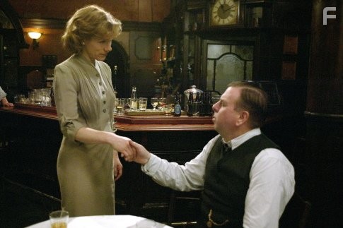 Timothy Spall and Juliet Stevenson in Последний палач (2005)