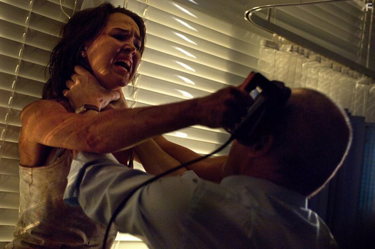 Arielle Kebbel in Багровая мгла (2008)