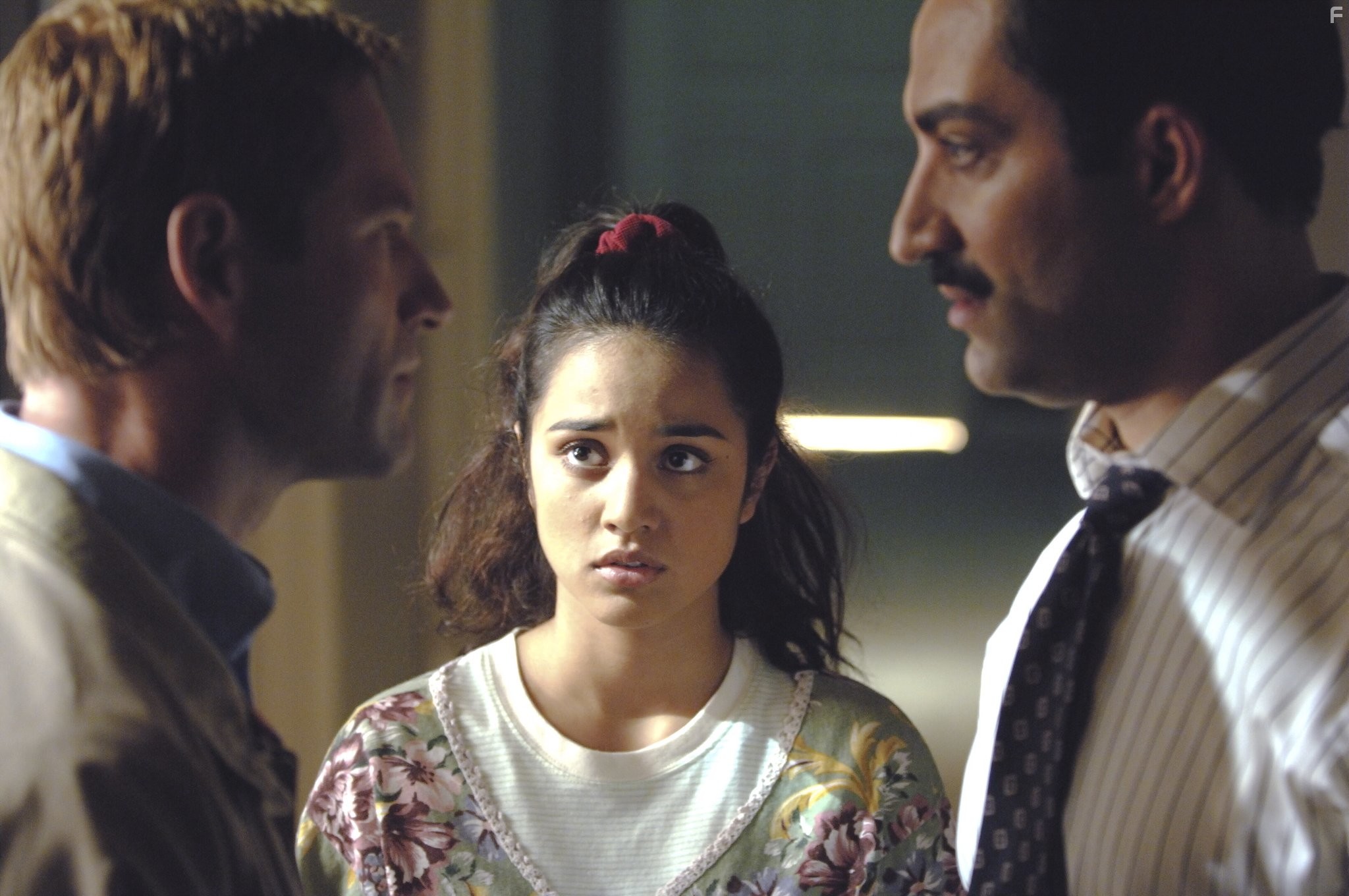 Aaron Eckhart, Peter Macdissi, and Summer Bishil in Как на ладони (2007)