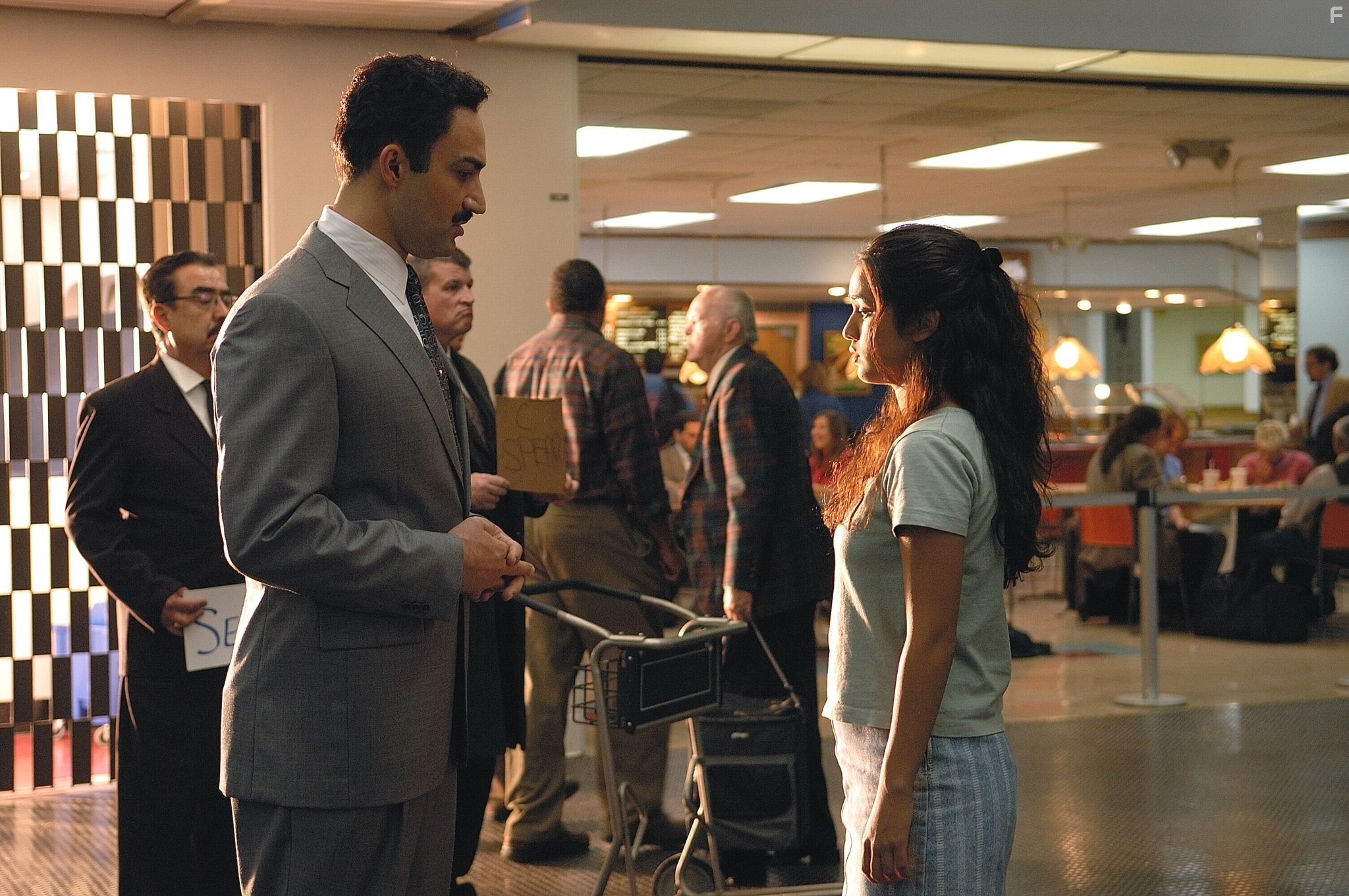 Peter Macdissi and Summer Bishil in Как на ладони (2007)