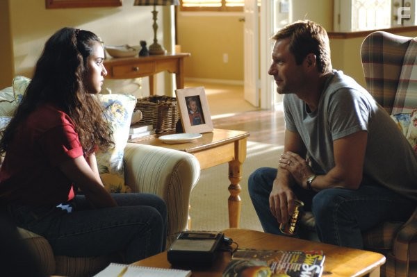 Aaron Eckhart and Summer Bishil in Как на ладони (2007)