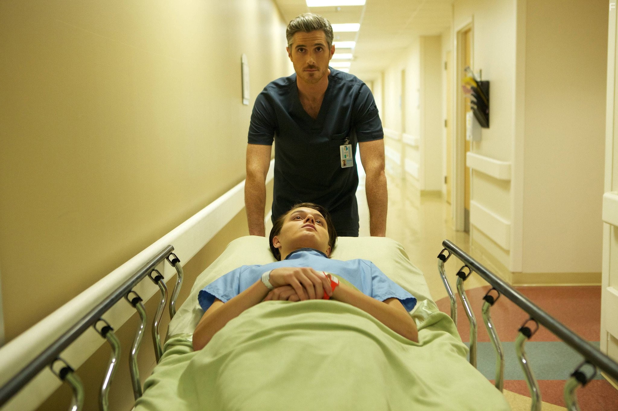 Dave Annable and Nolan Sotillo in Красные браслеты (2014)
