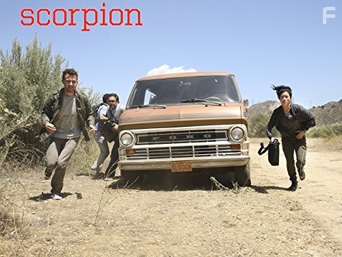 Eddie Kaye Thomas, Jadyn Wong, and Ari Stidham in Скорпион (2014)