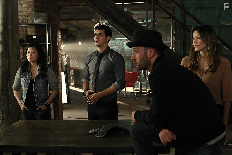 Eddie Kaye Thomas, Elyes Gabel, Katharine McPhee, and Jadyn Wong in Скорпион (2014)