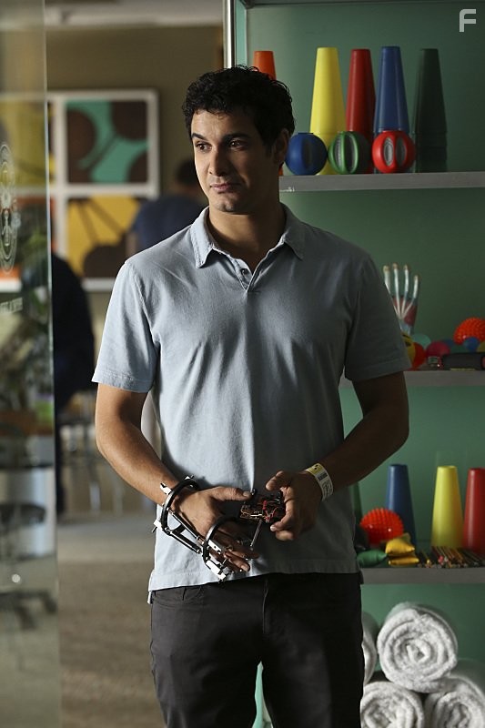 Elyes Gabel in Скорпион (2014)