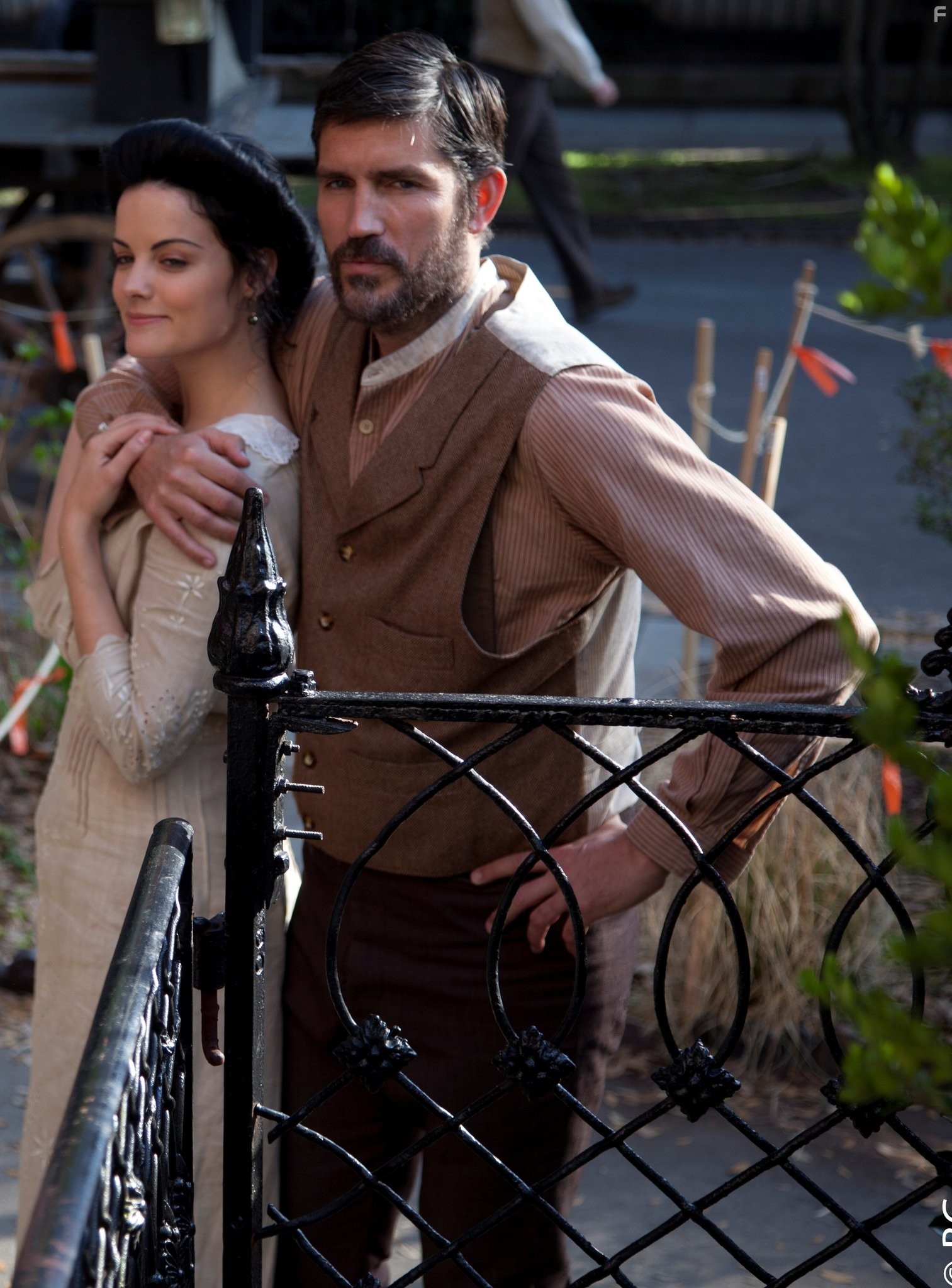 Jim Caviezel and Jaimie Alexander in Savannah (2013)