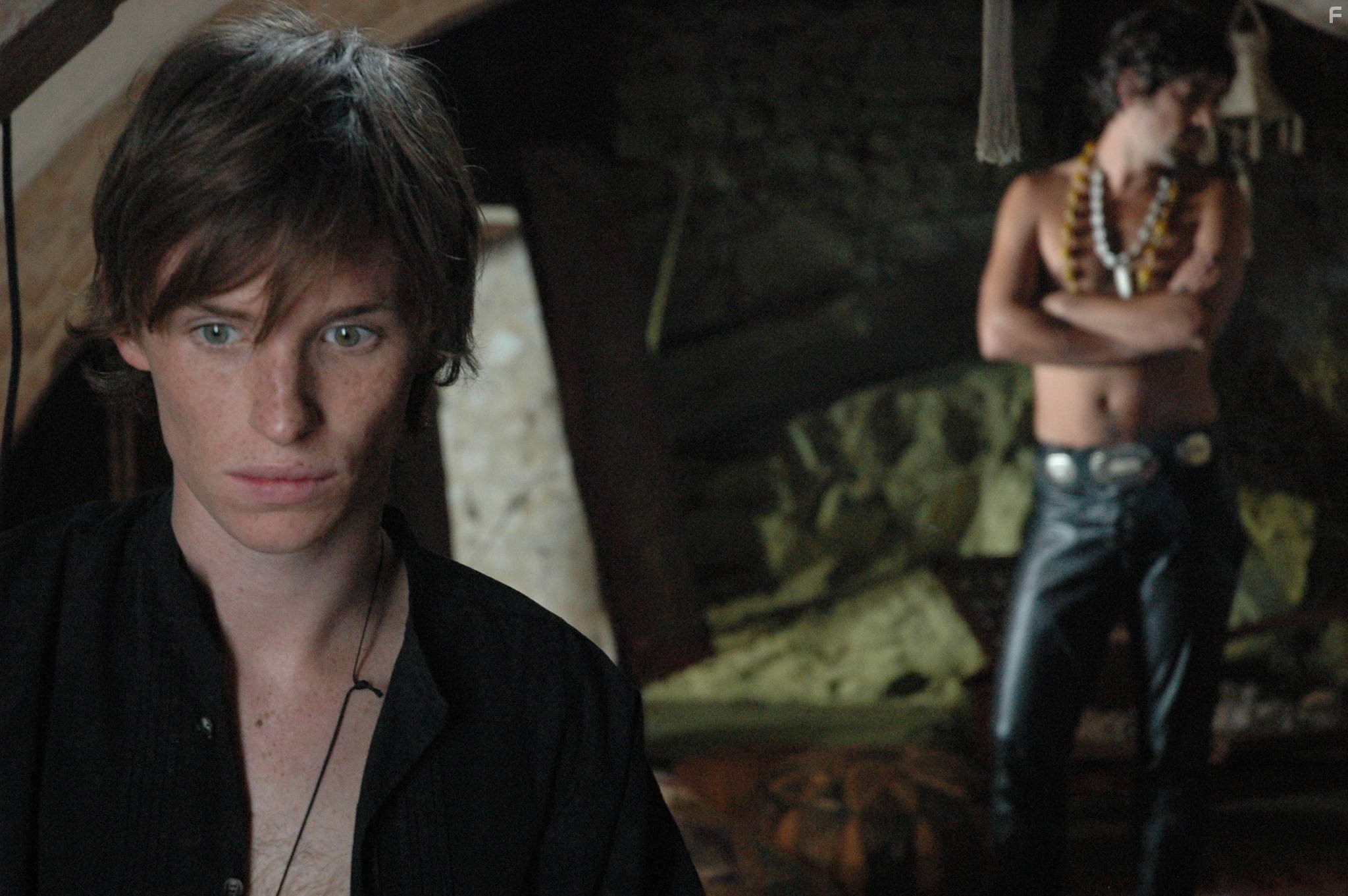 Unax Ugalde and Eddie Redmayne in Дикая грация (2007)