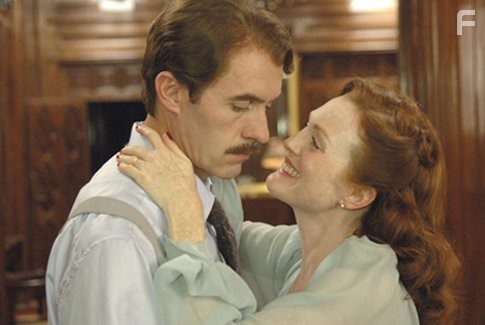 Julianne Moore and Stephen Dillane in Дикая грация (2007)