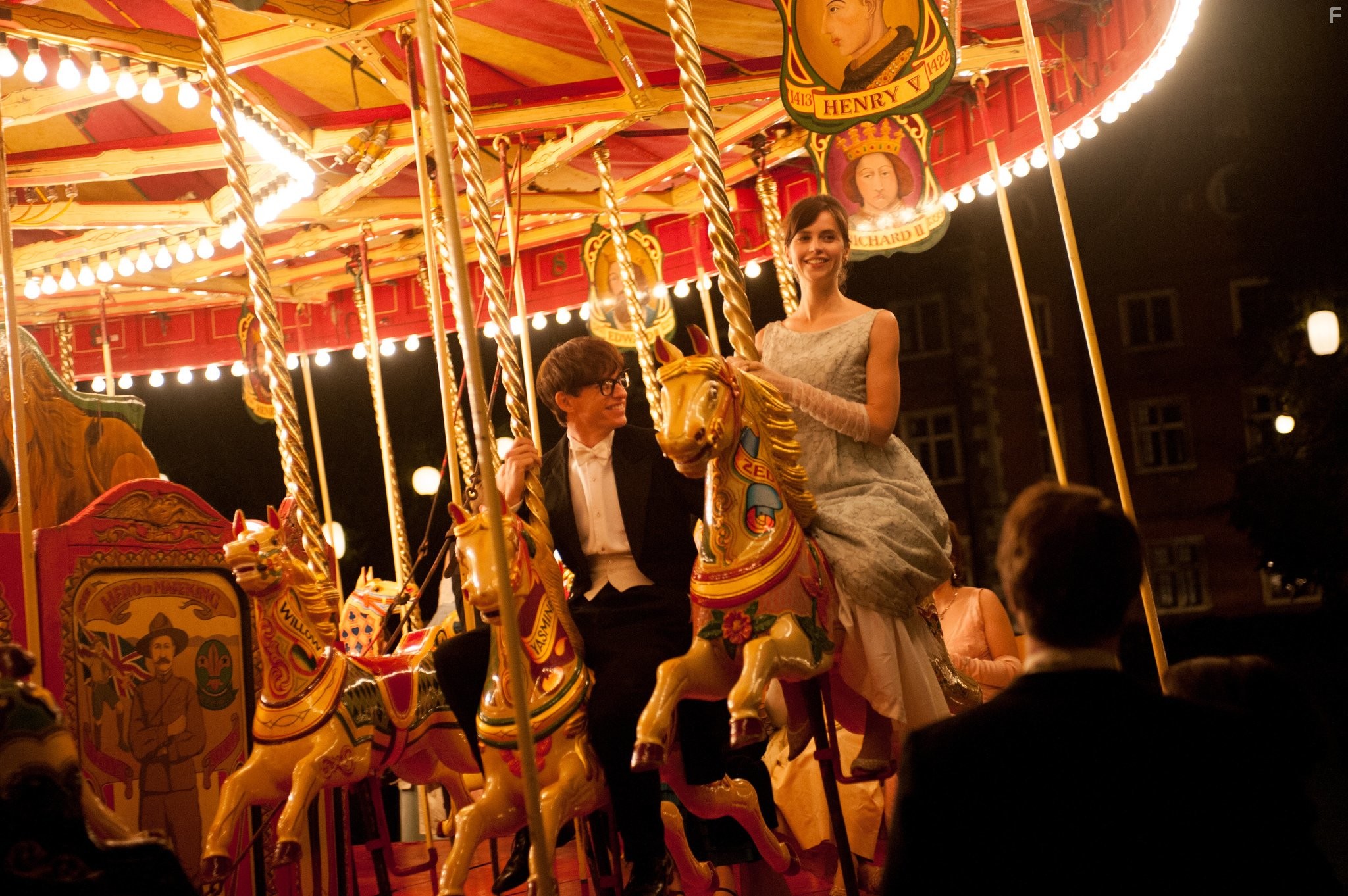 Felicity Jones and Eddie Redmayne in Теория всего (2014)