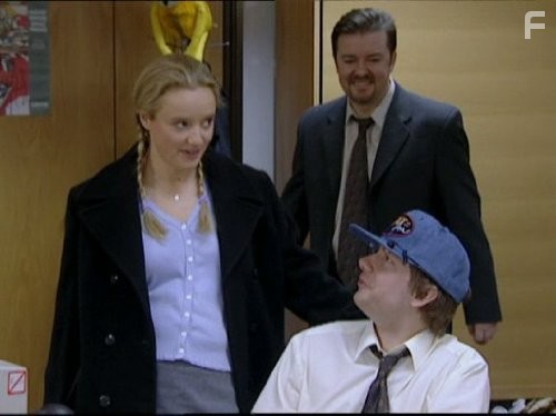 Lucy Davis, Martin Freeman, and Ricky Gervais in Офис (2001)