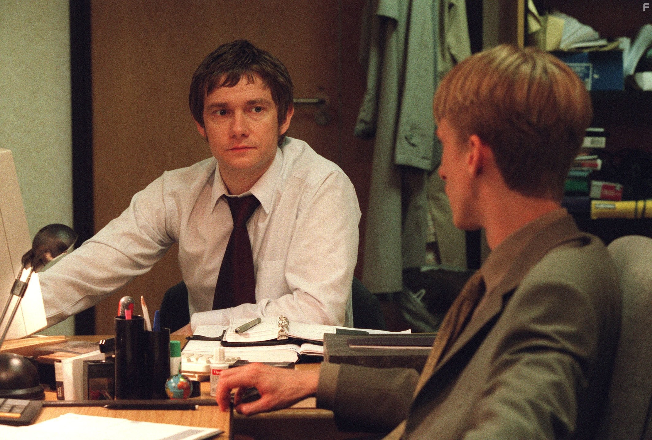 Mackenzie Crook and Martin Freeman in Офис (2001)