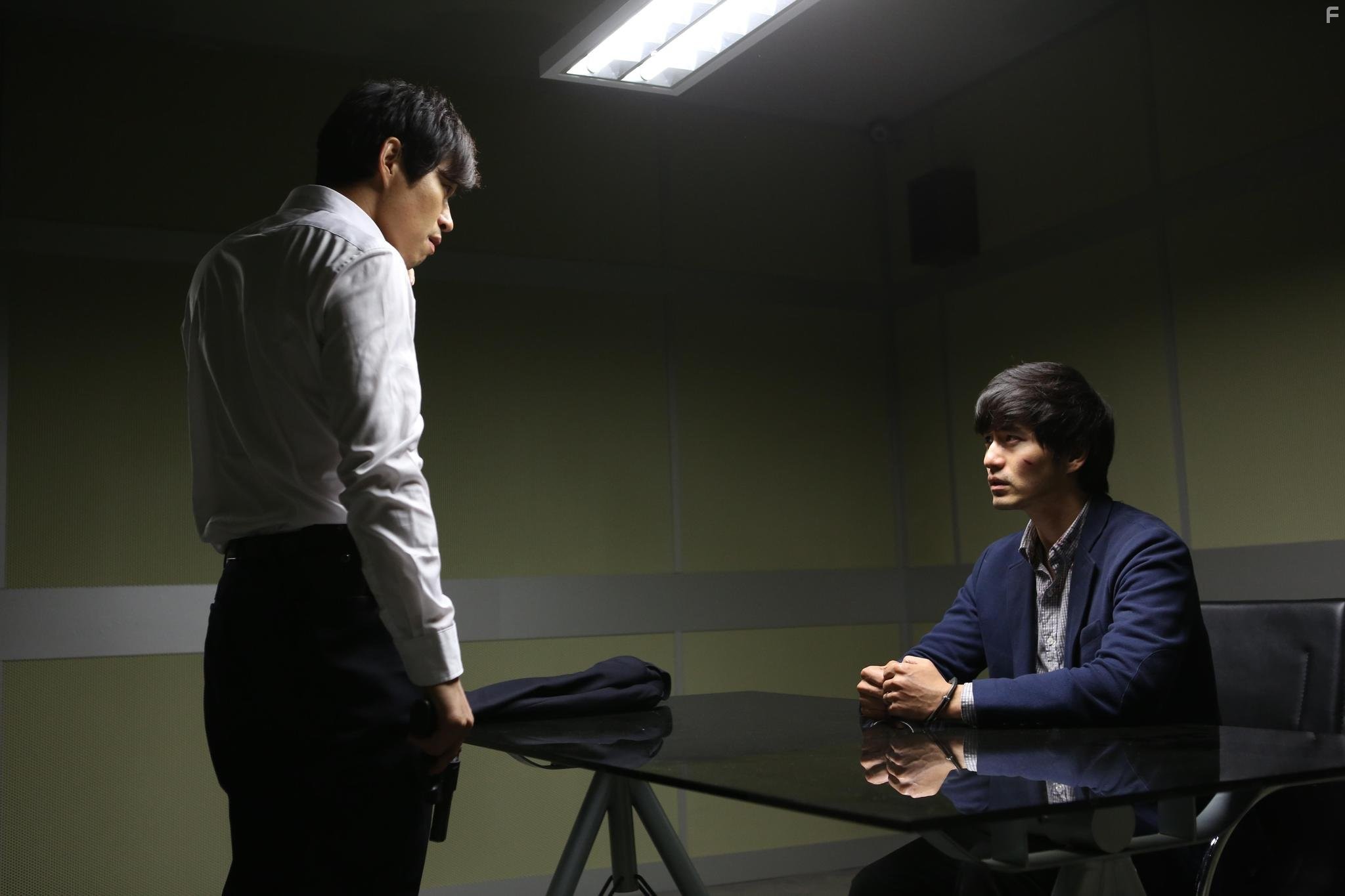 Joon-sang Yoo and Jin-wook Lee in Pyojeok (2014)