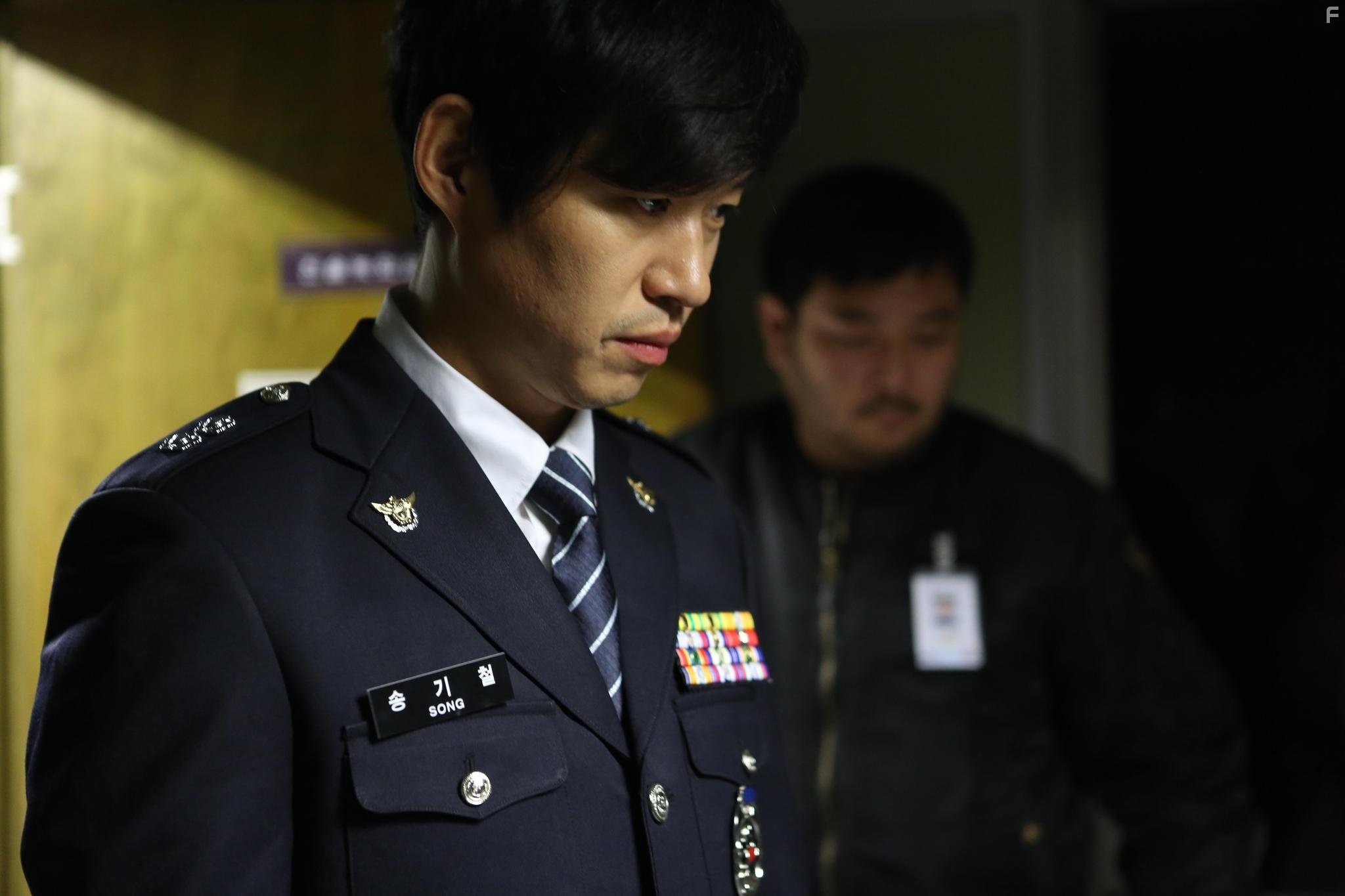 Joon-sang Yoo in Pyojeok (2014)