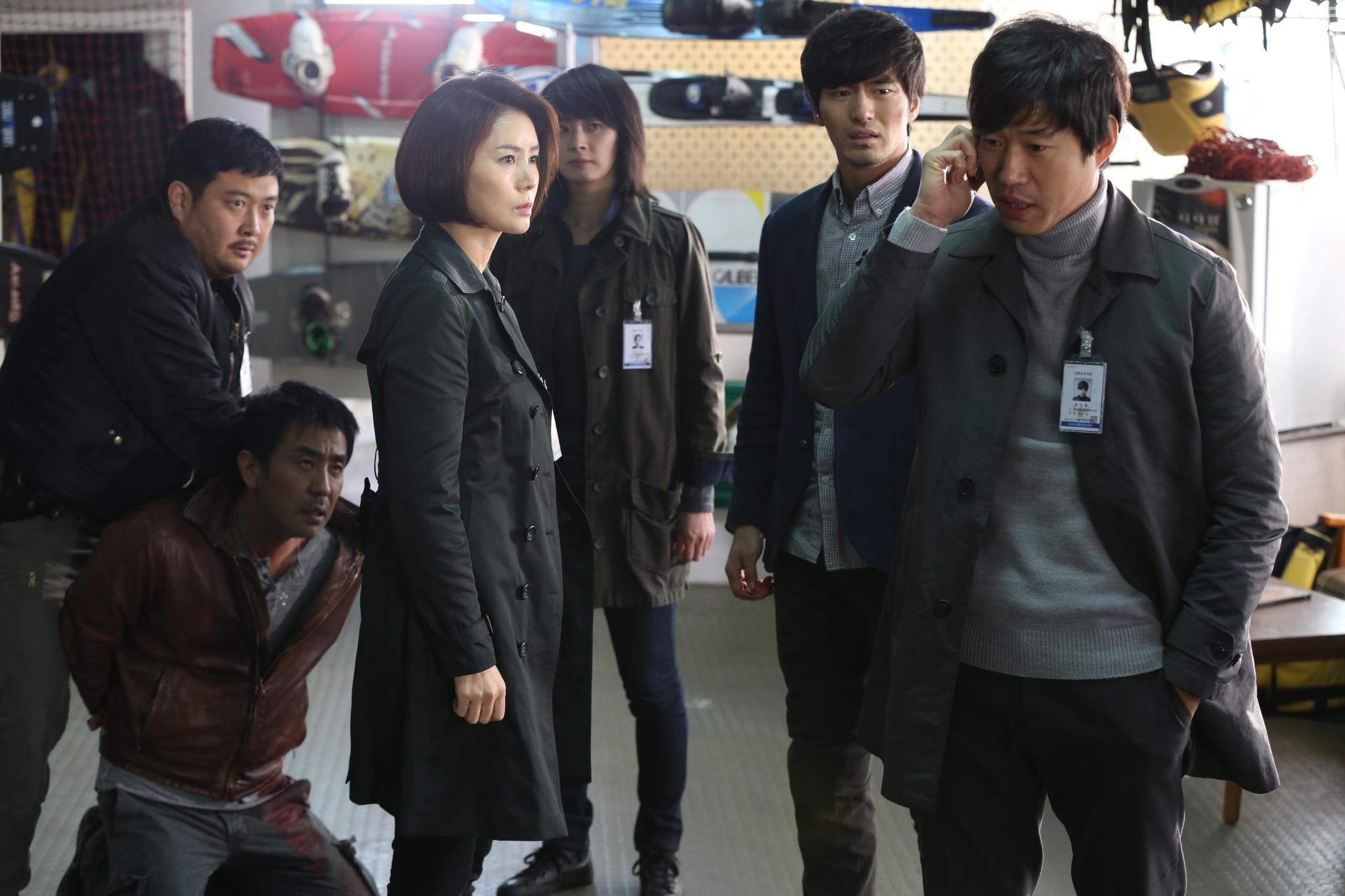 Joon-sang Yoo, Seong-ryeong Kim, Jin-wook Lee, and Seung-ryong Ryu in Pyojeok (2014)