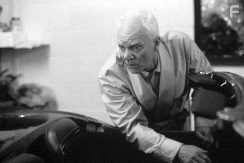 Malcolm McDowell in Засну, когда умру (2003)