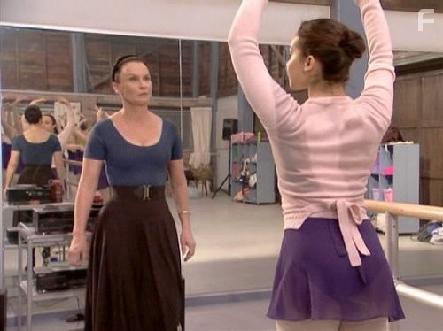 Tara Morice and Dena Kaplan in Танцевальная академия (2010)