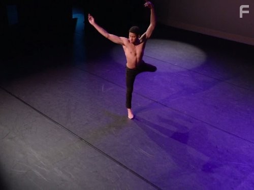 Keiynan Lonsdale in Танцевальная академия (2010)