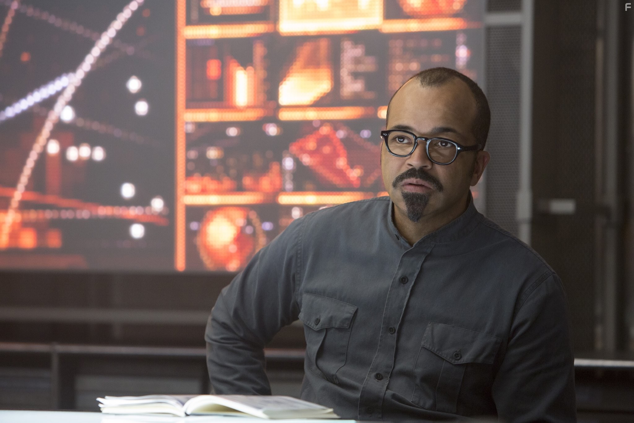 Jeffrey Wright in Голодные игры: Сойка-пересмешница. Часть I (2014)
