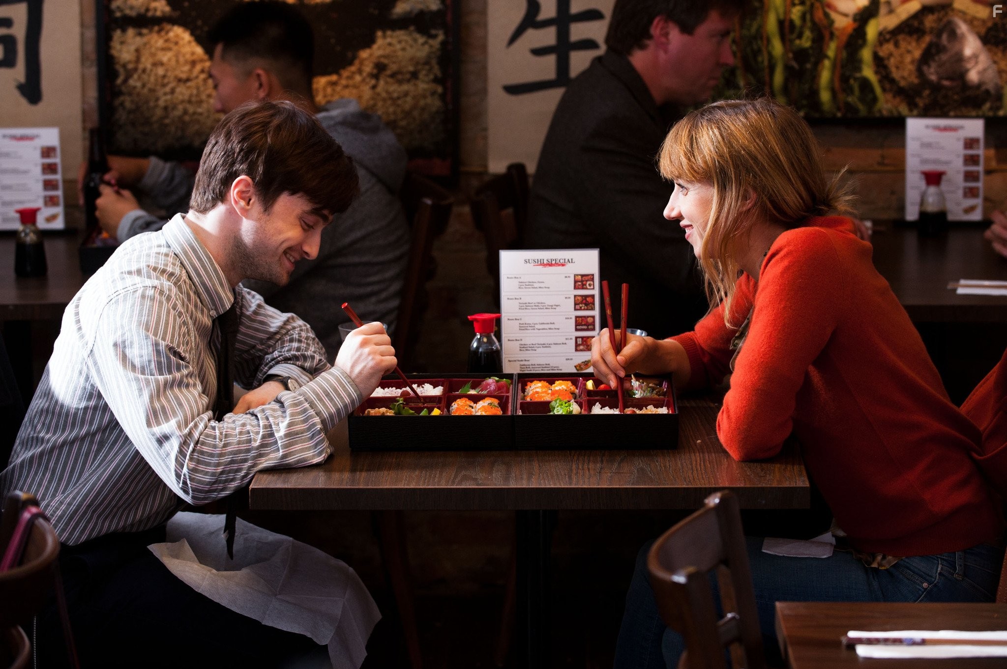 Daniel Radcliffe and Zoe Kazan in Дружба и никакого секса (2013)