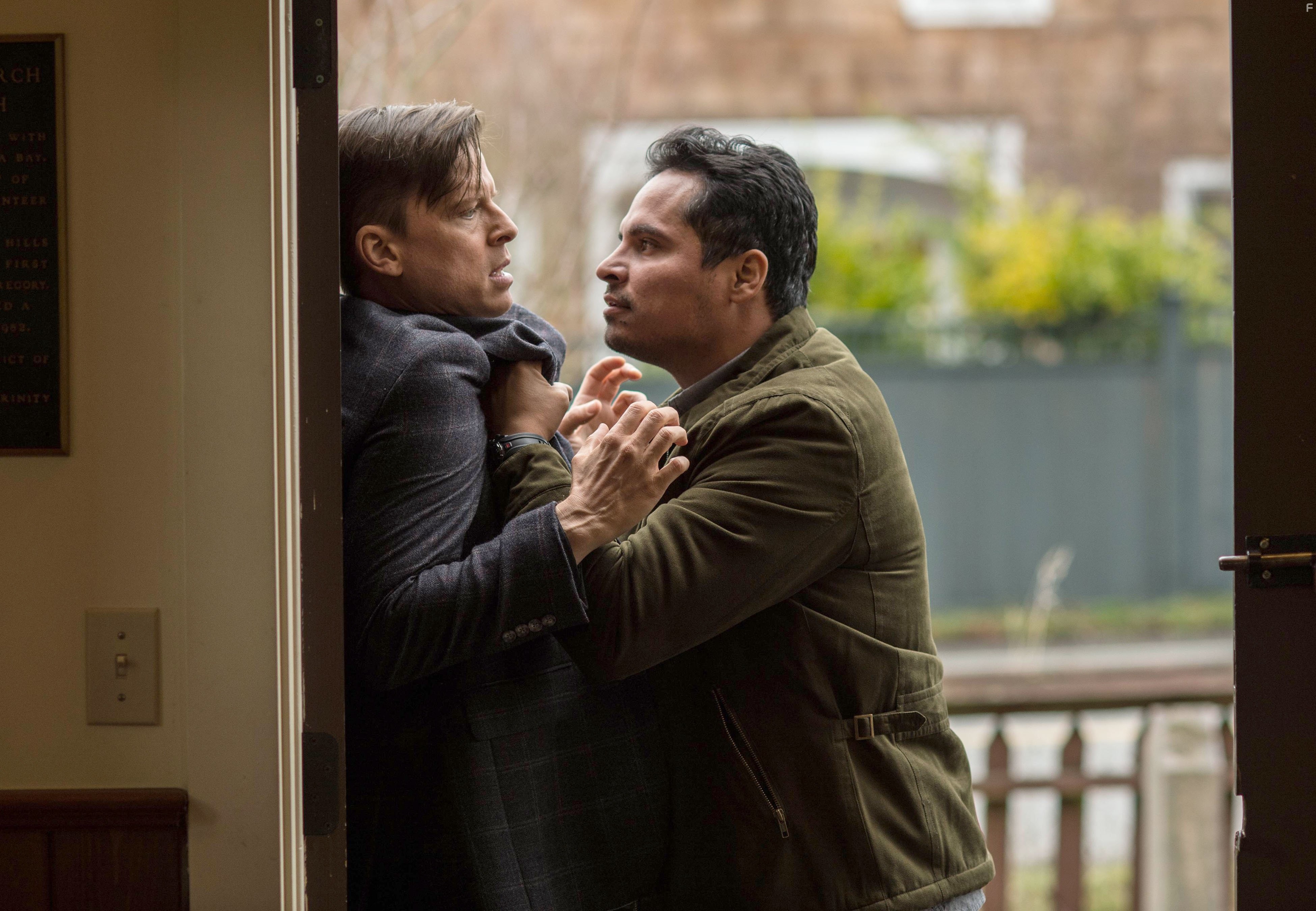 Michael Pe?a in Грейспойнт (2014)