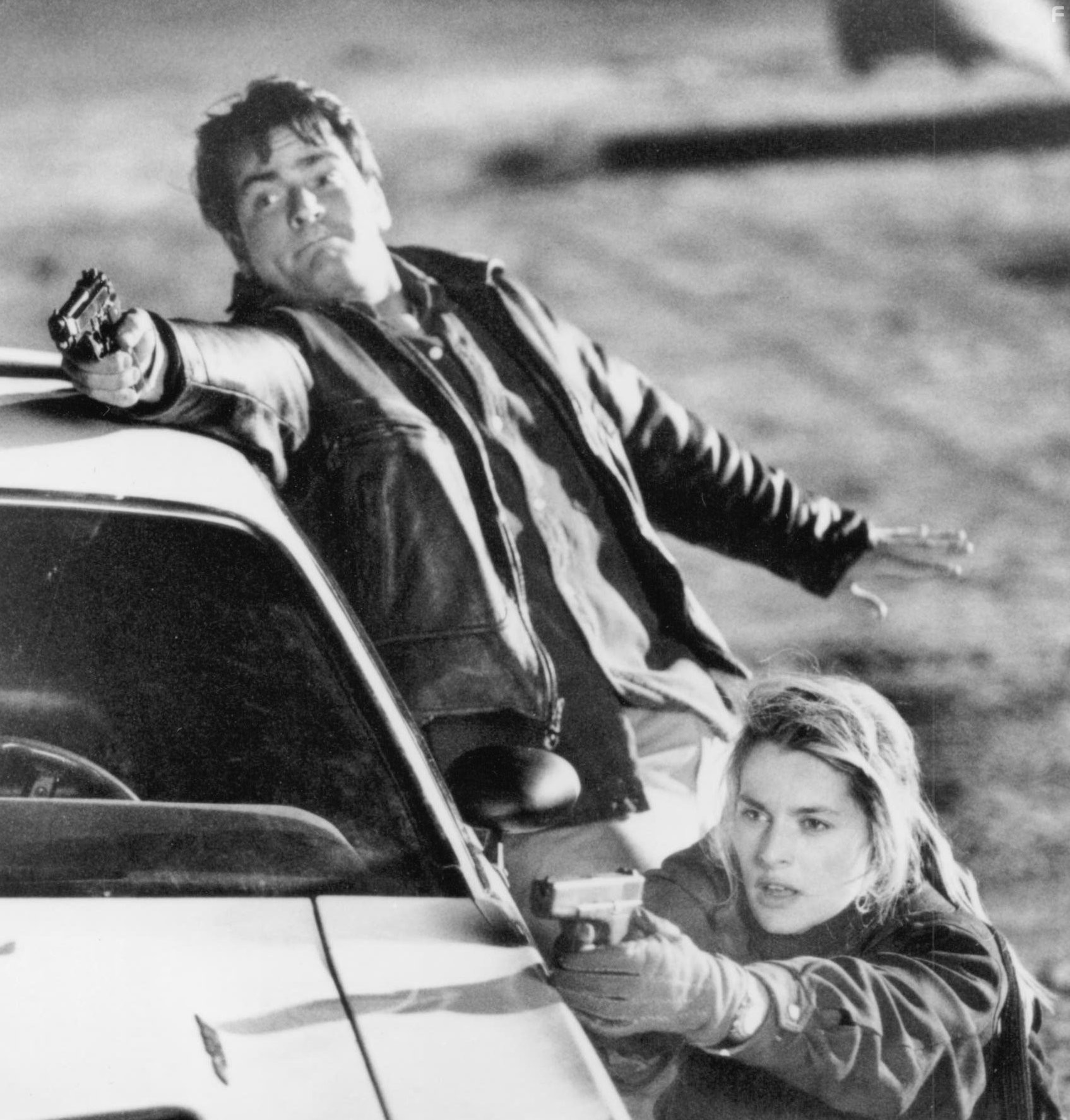 Nastassja Kinski and Charlie Sheen in Скорость падения (1994)