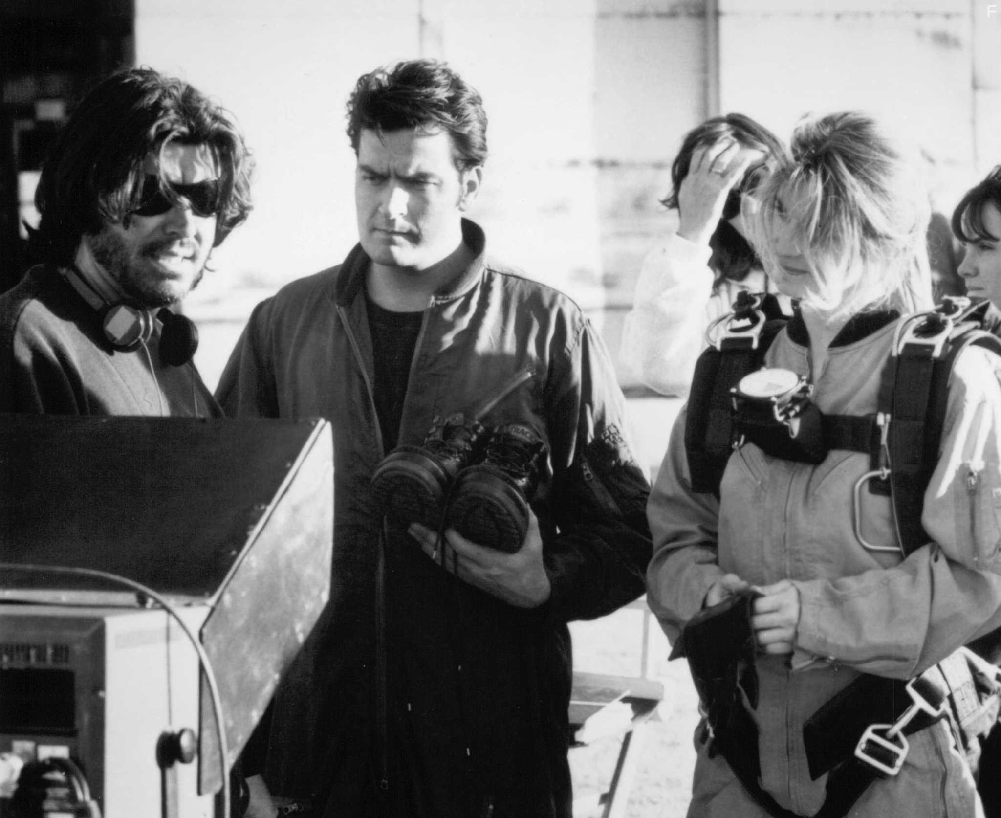 Nastassja Kinski, Charlie Sheen, and Deran Sarafian in Скорость падения (1994)
