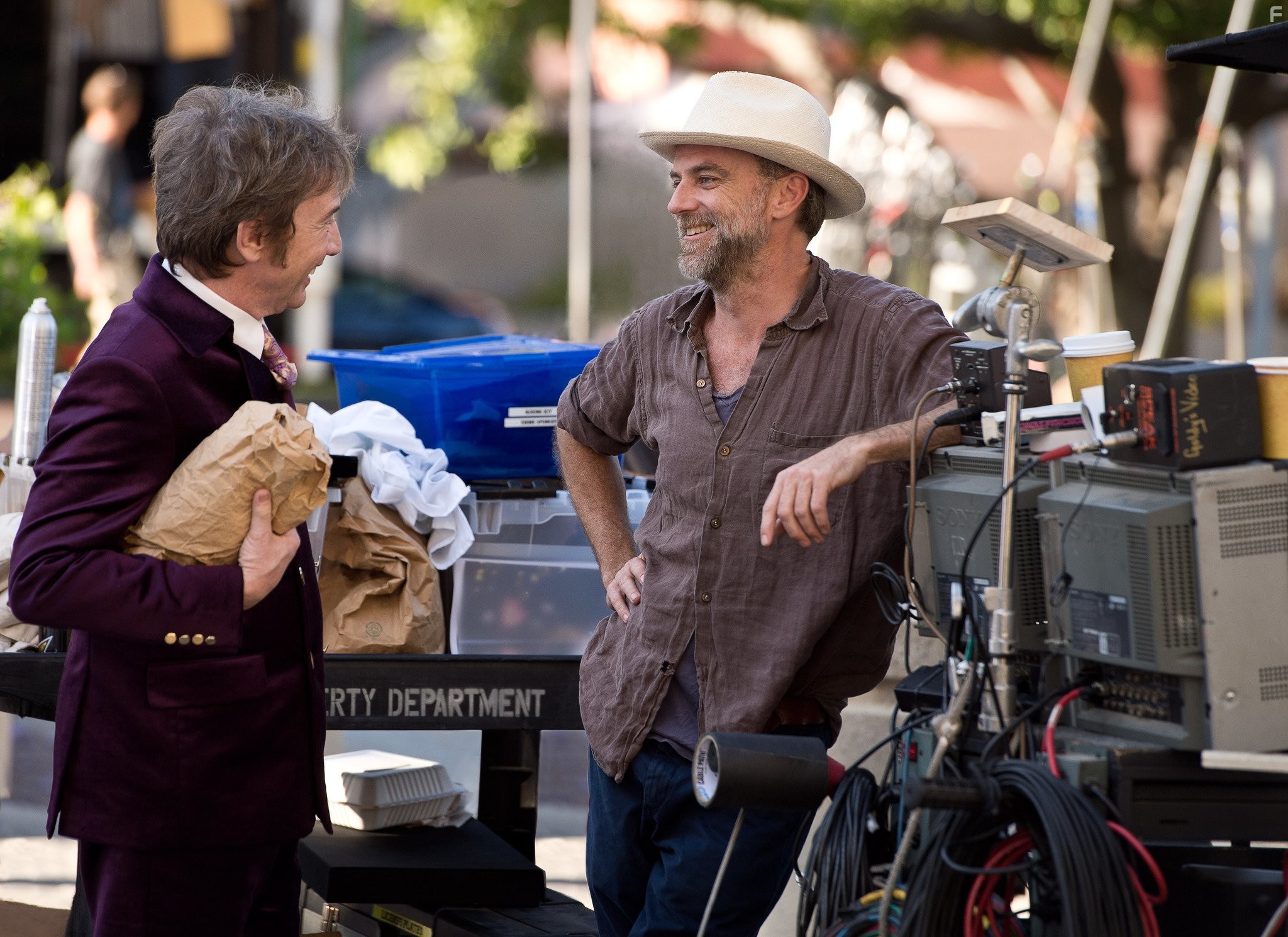 Paul Thomas Anderson and Martin Short in Врожденный порок (2014)