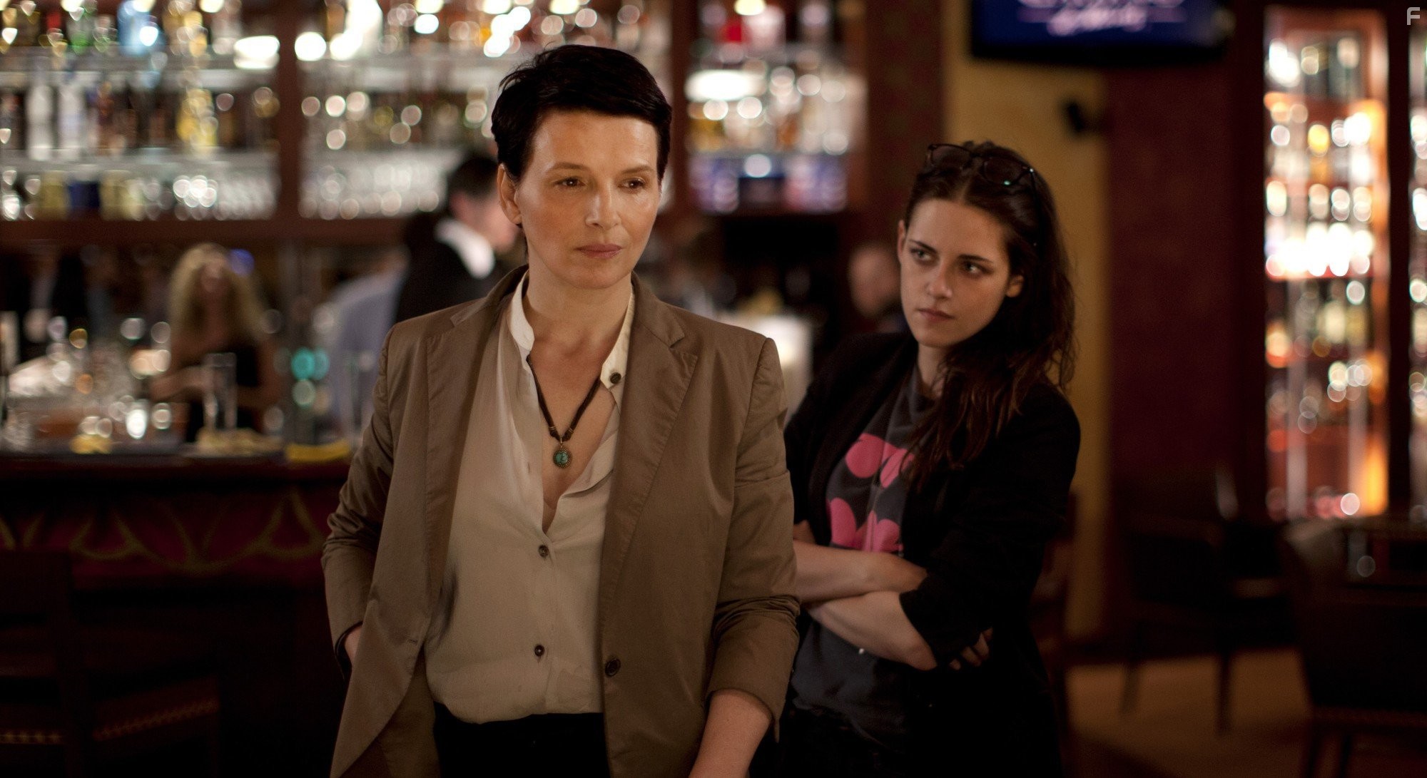 Juliette Binoche and Kristen Stewart in Зильс-Мария (2014)