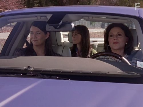Kelly Bishop, Alexis Bledel, and Lauren Graham in Девочки Гилмор (2000)