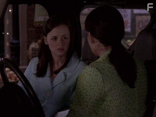 Alexis Bledel and Lauren Graham in Девочки Гилмор (2000)