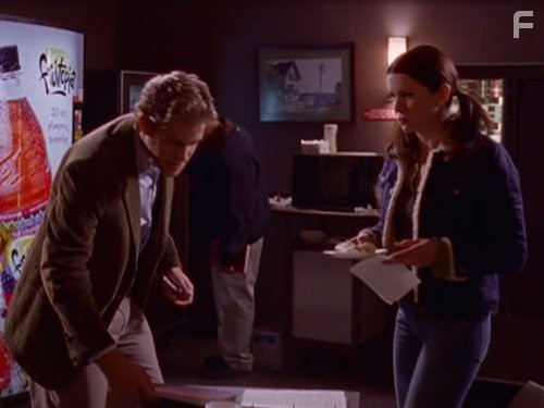 Lauren Graham and Bryce Johnson in Девочки Гилмор (2000)